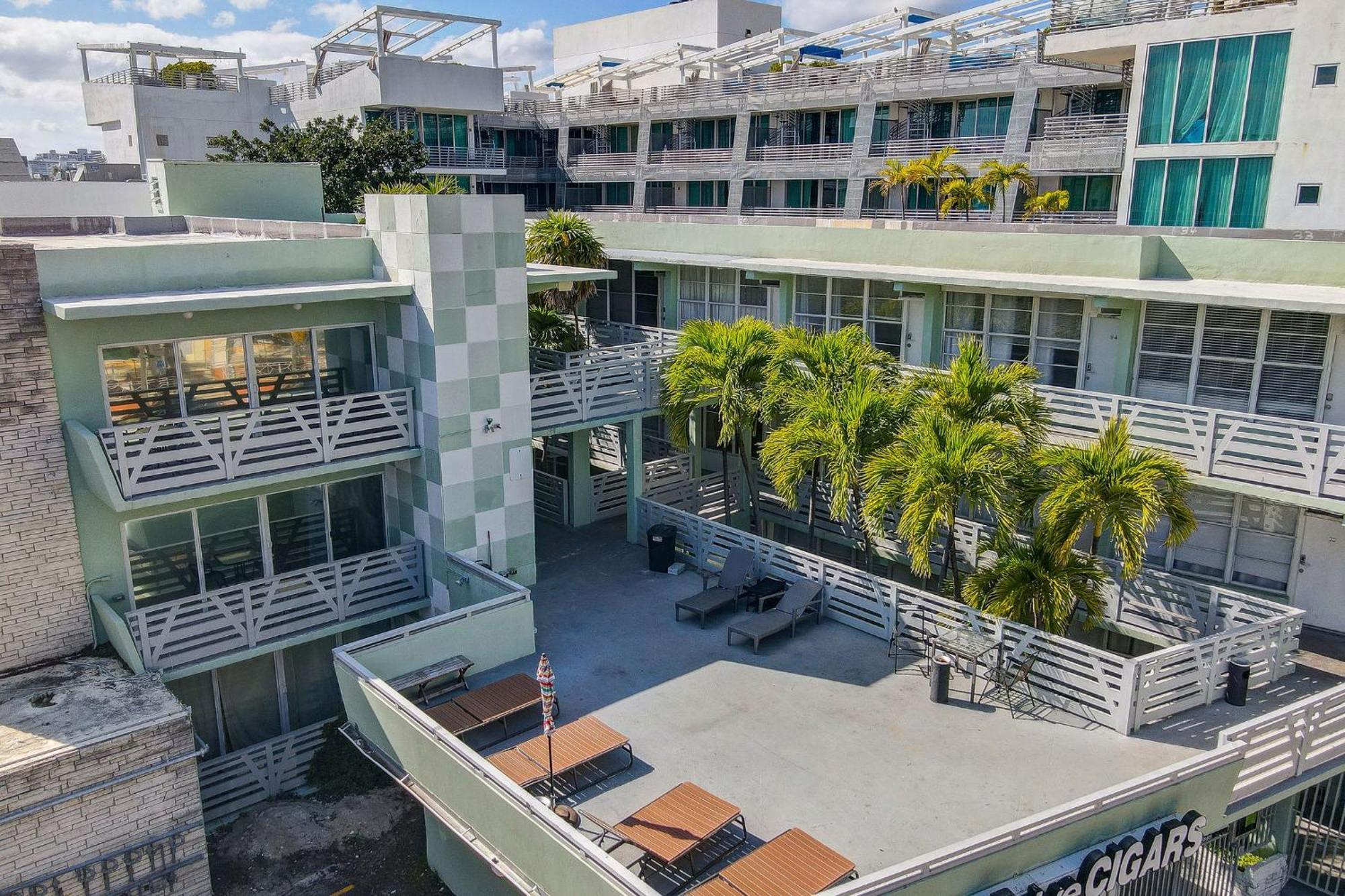 Private Ocean Dr Apt W/2 Queen Beds, Steps 2 Beach Apartment Miami Beach Exterior photo